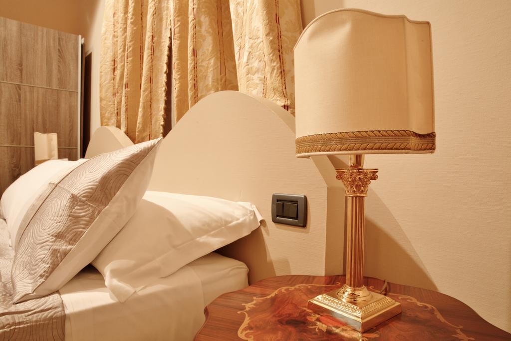 Lucca Relais Bed & Breakfast Bagian luar foto