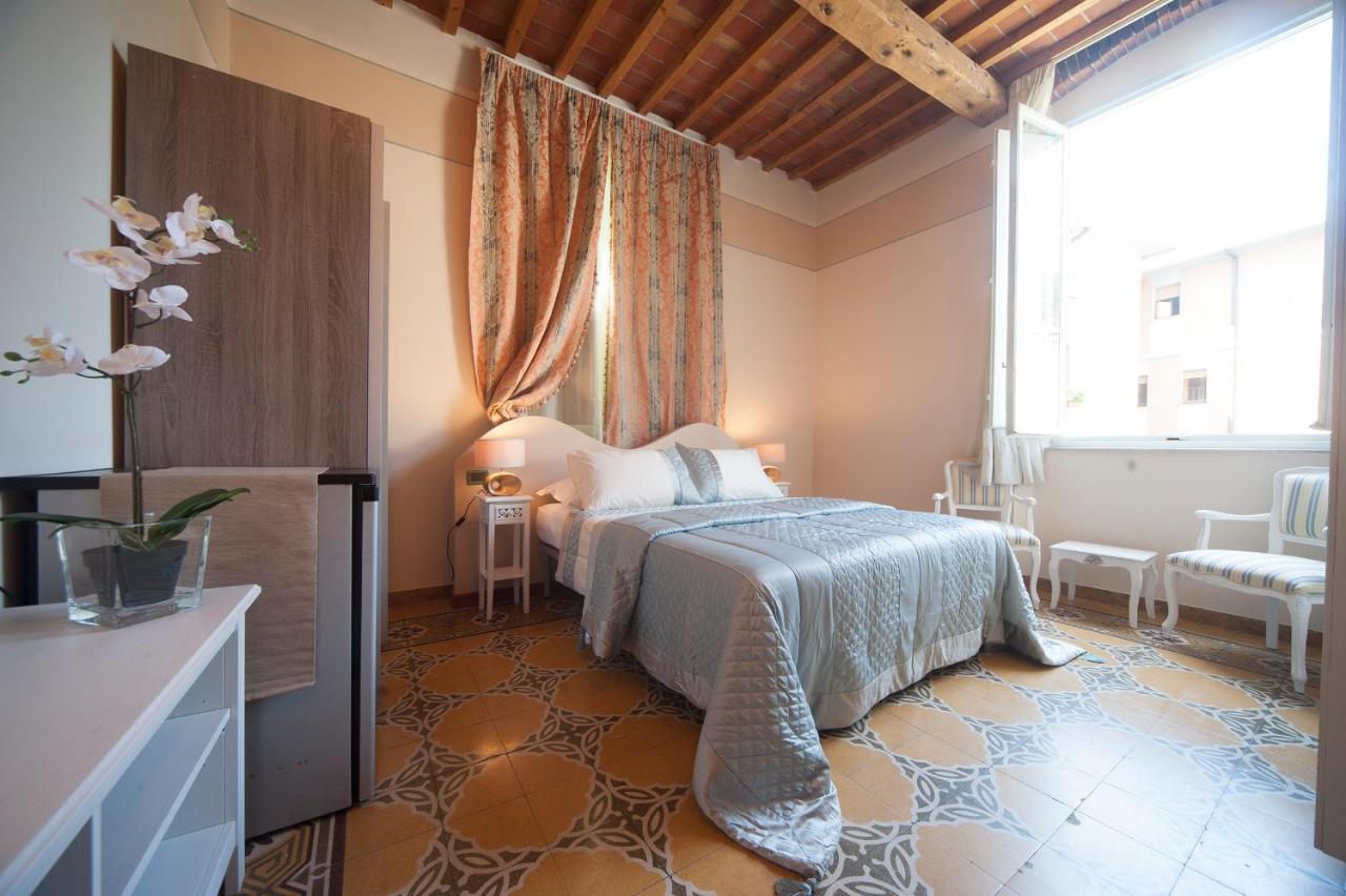 Lucca Relais Bed & Breakfast Bagian luar foto
