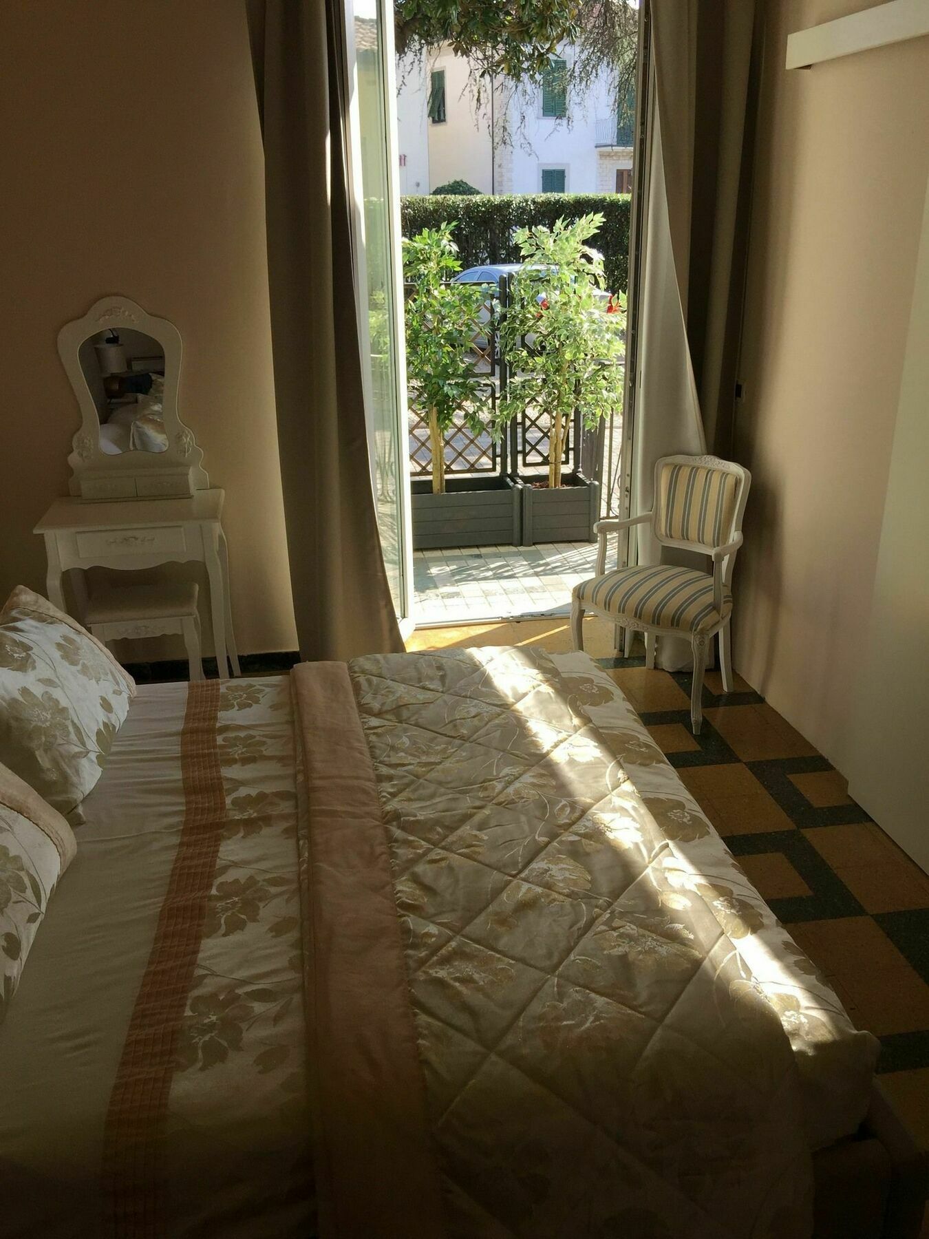 Lucca Relais Bed & Breakfast Bagian luar foto