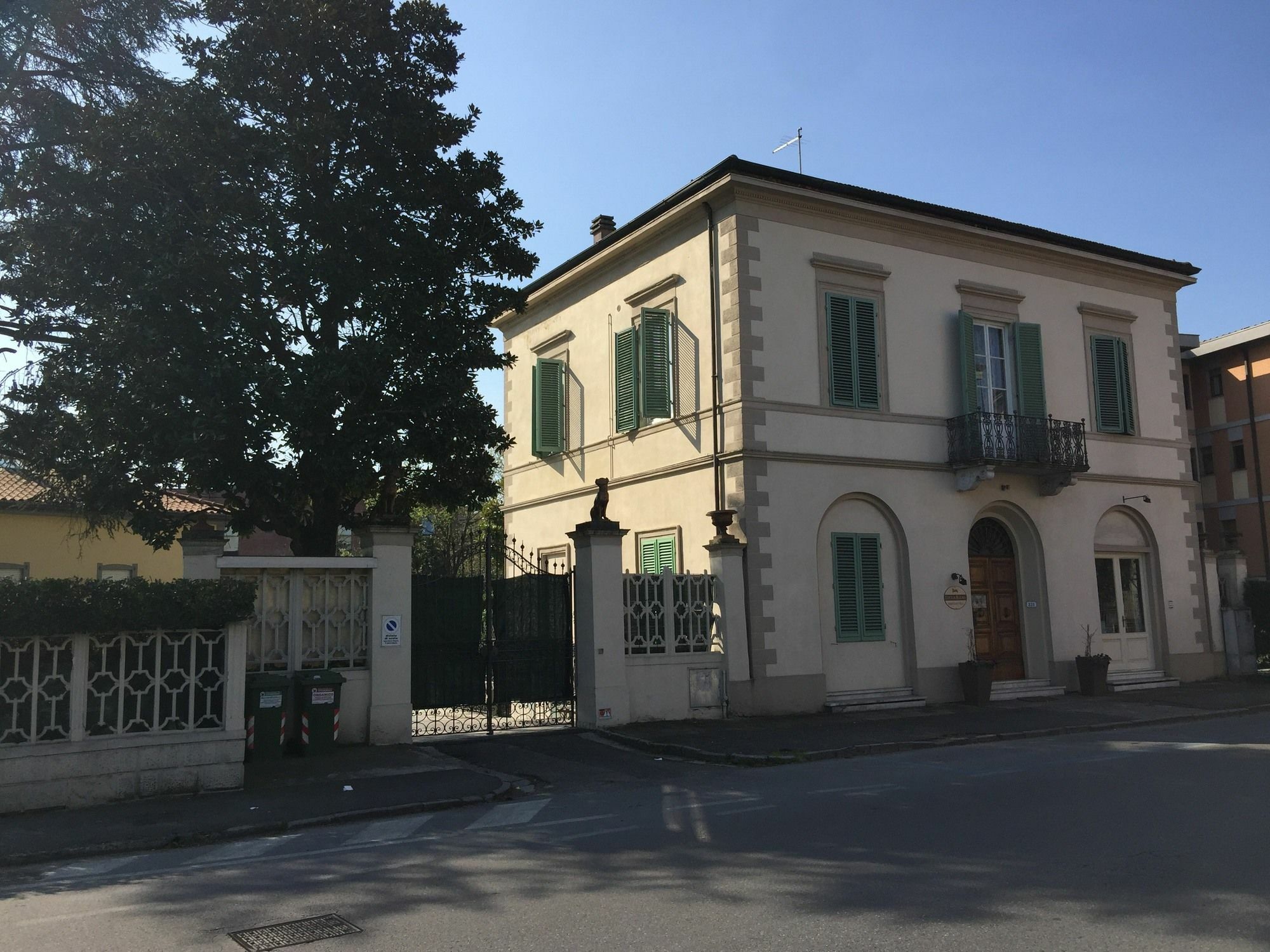 Lucca Relais Bed & Breakfast Bagian luar foto