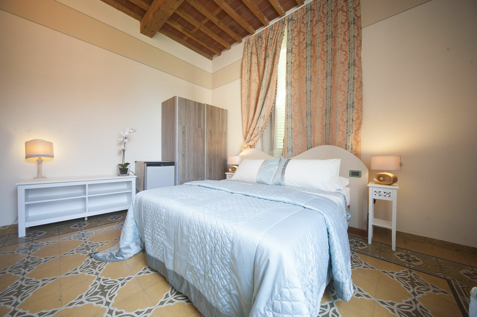 Lucca Relais Bed & Breakfast Bagian luar foto